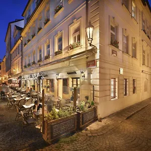 Hotel At The Golden Scissors, Praga